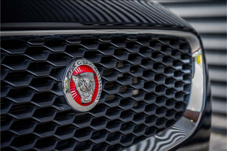 Jaguar E-Pace 2.0 P200 AWD 20'' - Head-up - Black Jaguar E-Pace 2.0 P200 AWD 20'' - Head-up - Black