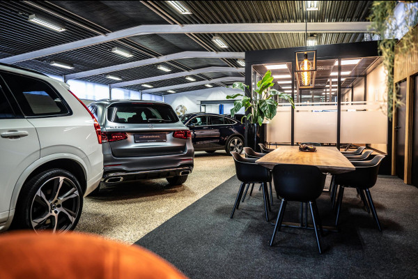 Volvo XC60 2.0 T8 Plug-in hybrid Ultra Black Edition *455Pk* | Luchtvering | Open dak | Massage | Bowers & Wilkins | Trekhaak | Adapt. cruise control Volvo XC60 2.0 T8 Plug-in hybrid Ultra Black Edition *455Pk* | Luchtvering | Open dak | Massage | Bowers & Wilkins | Trekhaak | Adapt. cruise control