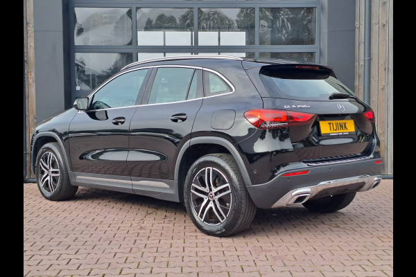 Mercedes-Benz GLA 250e Luxury Line PHEV | LED | Trekhaak | Elek. klep | ACC | Camera | Stuur- en stoelverwarming | Alarm |