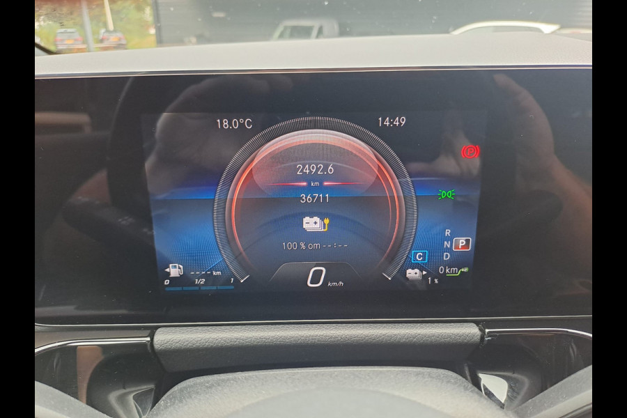 Mercedes-Benz GLA 250e Luxury Line PHEV | LED | Trekhaak | Elek. klep | ACC | Camera | Stuur- en stoelverwarming | Alarm |