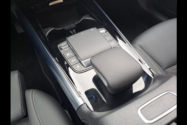 Mercedes-Benz GLA 250e Luxury Line PHEV | LED | Trekhaak | Elek. klep | ACC | Camera | Stuur- en stoelverwarming | Alarm |