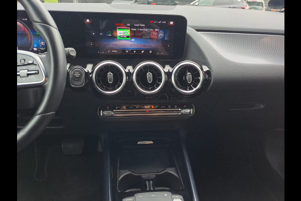 Mercedes-Benz GLA 250e Luxury Line PHEV | LED | Trekhaak | Elek. klep | ACC | Camera | Stuur- en stoelverwarming | Alarm |