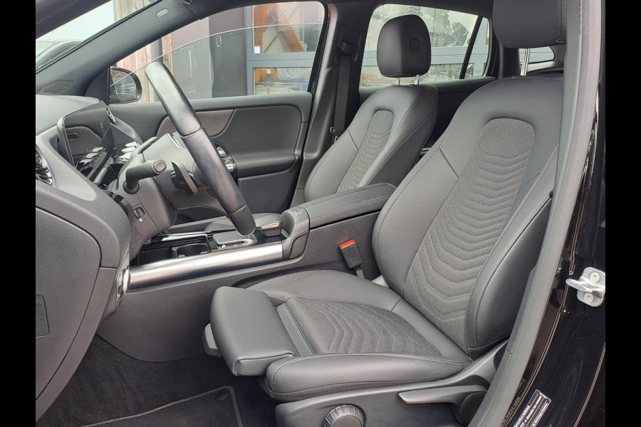 Mercedes-Benz GLA 250e Luxury Line PHEV | LED | Trekhaak | Elek. klep | ACC | Camera | Stuur- en stoelverwarming | Alarm |