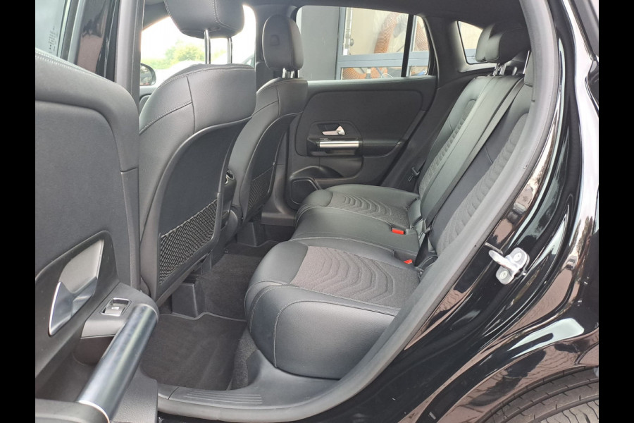Mercedes-Benz GLA 250e Luxury Line PHEV | LED | Trekhaak | Elek. klep | ACC | Camera | Stuur- en stoelverwarming | Alarm |