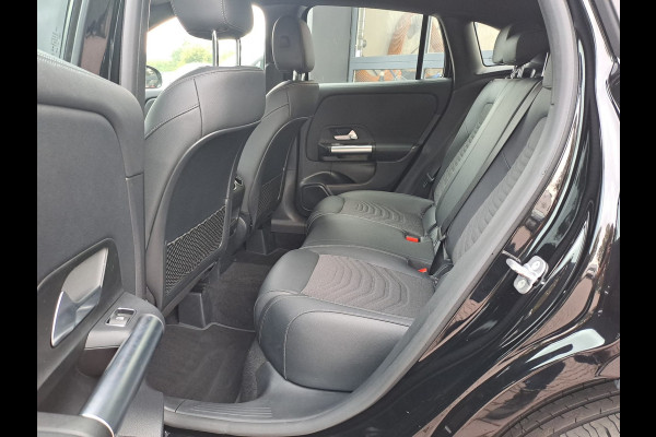 Mercedes-Benz GLA 250e Luxury Line PHEV | LED | Trekhaak | Elek. klep | ACC | Camera | Stuur- en stoelverwarming | Alarm |