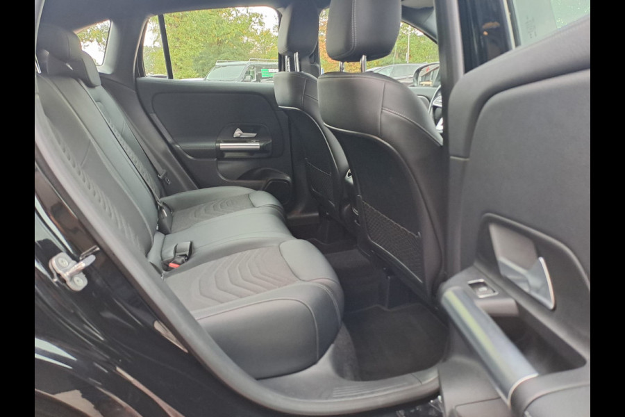 Mercedes-Benz GLA 250e Luxury Line PHEV | LED | Trekhaak | Elek. klep | ACC | Camera | Stuur- en stoelverwarming | Alarm |