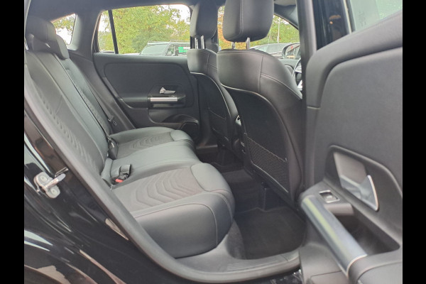 Mercedes-Benz GLA 250e Luxury Line PHEV | LED | Trekhaak | Elek. klep | ACC | Camera | Stuur- en stoelverwarming | Alarm |