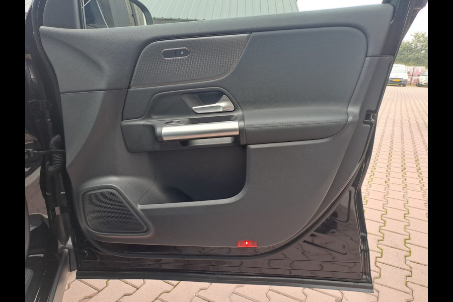 Mercedes-Benz GLA 250e Luxury Line PHEV | LED | Trekhaak | Elek. klep | ACC | Camera | Stuur- en stoelverwarming | Alarm |