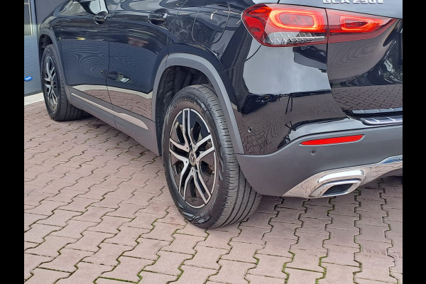 Mercedes-Benz GLA 250e Luxury Line PHEV | LED | Trekhaak | Elek. klep | ACC | Camera | Stuur- en stoelverwarming | Alarm |