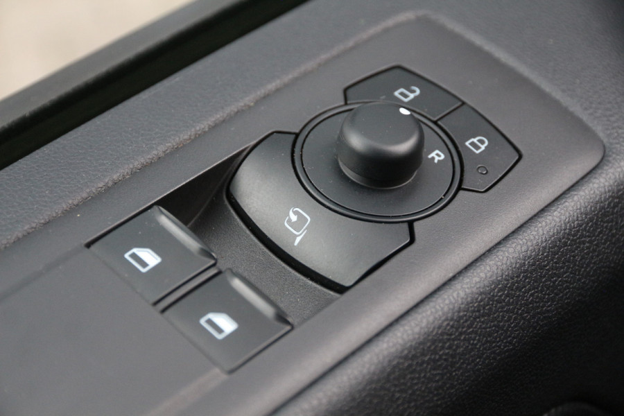 Ford Transit Custom 320 2.0 TDCI 136 | KAR-edition | LED | Camera | Navi | Clima..