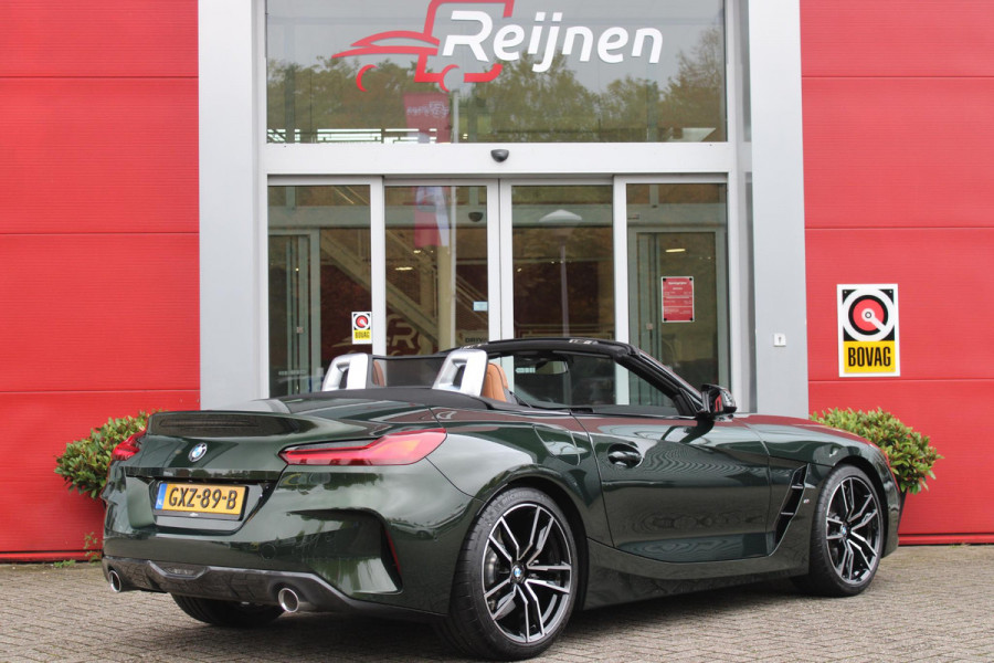BMW Z4 Roadster sDRIVE 20i HIGH EXECUTIVE M-SPORT AUTOMAAT | M INTERIEURPAKKET  | M EXTERIEURPAKKET | M SPORTSTUUR | 19" VIJFDUBBELSPAAKS M SPORTWIELEN | NAVIGATIE | DRAADLOZE APPLE CARPLAY / ANDROID AUTO |  LEDER VERNASCA COGNAC | STOEL / STUUR VERWARMING | ACHTERUITRIJCAMERA | FULL LED KOPLAMPEN | SAFETY PAKKET | DODEHOEK DETECTIE | HARMAN KARDON |
