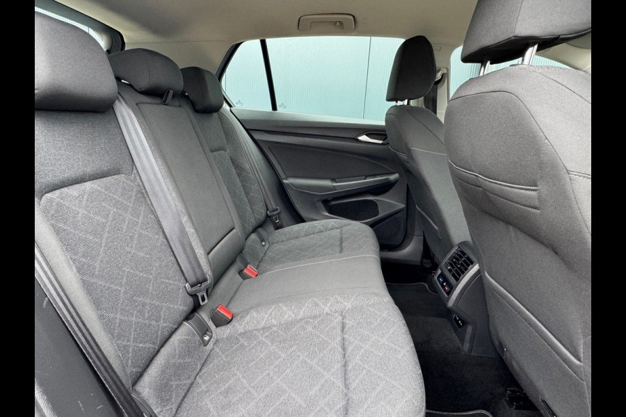 Volkswagen Golf 1.0 eTSI Automaat Life * Navigatie * Camera * Virtual Cockpit *