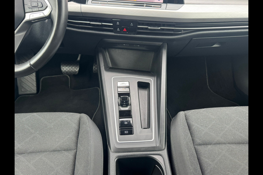 Volkswagen Golf 1.0 eTSI Automaat Life * Navigatie * Camera * Virtual Cockpit *