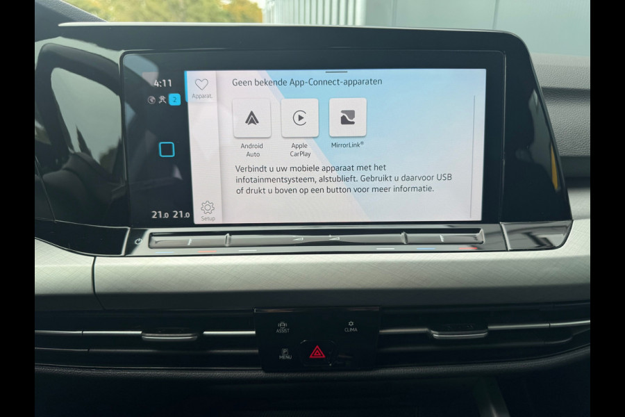 Volkswagen Golf 1.0 eTSI Automaat Life * Navigatie * Camera * Virtual Cockpit *