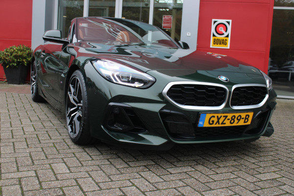 BMW Z4 Roadster sDRIVE 20i HIGH EXECUTIVE M-SPORT AUTOMAAT | M INTERIEURPAKKET  | M EXTERIEURPAKKET | M SPORTSTUUR | 19" VIJFDUBBELSPAAKS M SPORTWIELEN | NAVIGATIE | DRAADLOZE APPLE CARPLAY / ANDROID AUTO |  LEDER VERNASCA COGNAC | STOEL / STUUR VERWARMING | ACHTERUITRIJCAMERA | FULL LED KOPLAMPEN | SAFETY PAKKET | DODEHOEK DETECTIE | HARMAN KARDON |