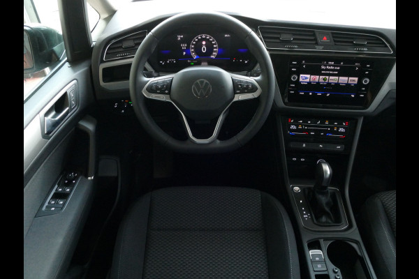 Volkswagen Touran 1.5 TSI 150PK 7P CARPLAY NAVI CAMERA LED ELEK.KLEP VIR.COCKPIT DODE.HOEK DET. STOELVERW KEYLESS 7P 7PERS 11/2024 "Volkswagen rijden begint bij Topautos.nl – 75 topmodellen direct op voorraad!" Volkswagen Touran 1.5 TSI 150PK 7P CARPLAY NAVI CAMERA LED ELEK.KLEP VIR.COCKPIT DODE.HOEK DET. STOELVERW KEYLESS 7P 7PERS 11/2024 "Volkswagen rijden begint bij Topautos.nl – 75 topmodellen direct op voorraad!"