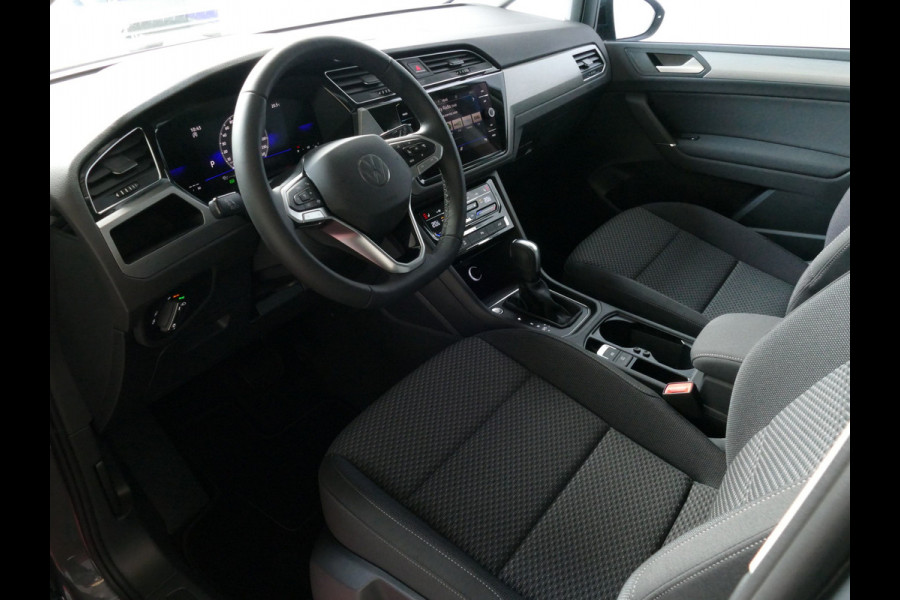Volkswagen Touran 1.5 TSI 150PK 7P CARPLAY NAVI CAMERA LED ELEK.KLEP VIR.COCKPIT DODE.HOEK DET. STOELVERW KEYLESS 7P 7PERS 11/2024 "Volkswagen rijden begint bij Topautos.nl – 75 topmodellen direct op voorraad!" Volkswagen Touran 1.5 TSI 150PK 7P CARPLAY NAVI CAMERA LED ELEK.KLEP VIR.COCKPIT DODE.HOEK DET. STOELVERW KEYLESS 7P 7PERS 11/2024 "Volkswagen rijden begint bij Topautos.nl – 75 topmodellen direct op voorraad!"