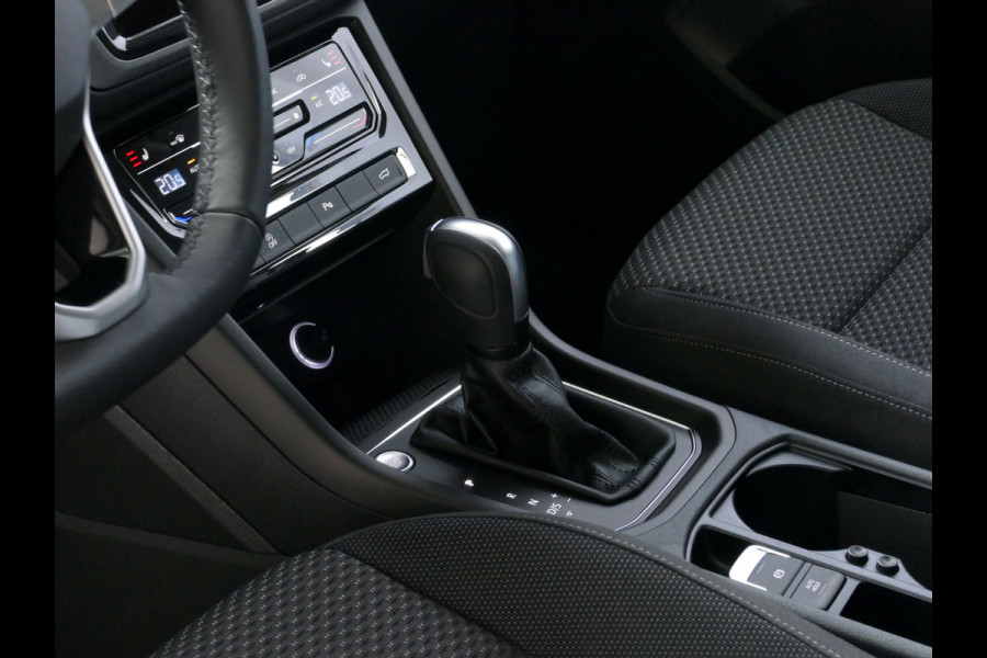 Volkswagen Touran 1.5 TSI 150PK 7P CARPLAY NAVI CAMERA LED ELEK.KLEP VIR.COCKPIT DODE.HOEK DET. STOELVERW KEYLESS 7P 7PERS 11/2024 "Volkswagen rijden begint bij Topautos.nl – 75 topmodellen direct op voorraad!" Volkswagen Touran 1.5 TSI 150PK 7P CARPLAY NAVI CAMERA LED ELEK.KLEP VIR.COCKPIT DODE.HOEK DET. STOELVERW KEYLESS 7P 7PERS 11/2024 "Volkswagen rijden begint bij Topautos.nl – 75 topmodellen direct op voorraad!"