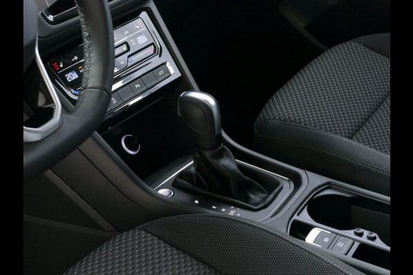 Volkswagen Touran 1.5 TSI 150PK 7P CARPLAY NAVI CAMERA LED ELEK.KLEP VIR.COCKPIT DODE.HOEK DET. STOELVERW KEYLESS 7P 7PERS 11/2024 "Volkswagen rijden begint bij Topautos.nl – 75 topmodellen direct op voorraad!" Volkswagen Touran 1.5 TSI 150PK 7P CARPLAY NAVI CAMERA LED ELEK.KLEP VIR.COCKPIT DODE.HOEK DET. STOELVERW KEYLESS 7P 7PERS 11/2024 "Volkswagen rijden begint bij Topautos.nl – 75 topmodellen direct op voorraad!"