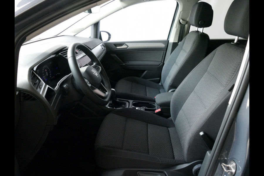 Volkswagen Touran 1.5 TSI 150PK 7P CARPLAY NAVI CAMERA LED ELEK.KLEP VIR.COCKPIT DODE.HOEK DET. STOELVERW KEYLESS 7P 7PERS 11/2024 "Volkswagen rijden begint bij Topautos.nl – 75 topmodellen direct op voorraad!" Volkswagen Touran 1.5 TSI 150PK 7P CARPLAY NAVI CAMERA LED ELEK.KLEP VIR.COCKPIT DODE.HOEK DET. STOELVERW KEYLESS 7P 7PERS 11/2024 "Volkswagen rijden begint bij Topautos.nl – 75 topmodellen direct op voorraad!"