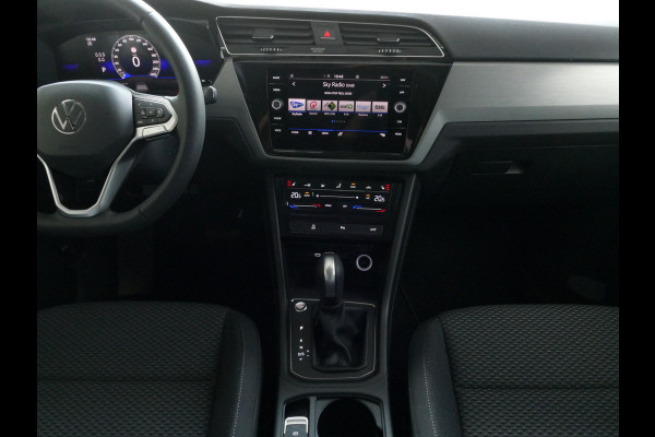 Volkswagen Touran 1.5 TSI 150PK 7P CARPLAY NAVI CAMERA LED ELEK.KLEP VIR.COCKPIT DODE.HOEK DET. STOELVERW KEYLESS 7P 7PERS 11/2024 "Volkswagen rijden begint bij Topautos.nl – 75 topmodellen direct op voorraad!" Volkswagen Touran 1.5 TSI 150PK 7P CARPLAY NAVI CAMERA LED ELEK.KLEP VIR.COCKPIT DODE.HOEK DET. STOELVERW KEYLESS 7P 7PERS 11/2024 "Volkswagen rijden begint bij Topautos.nl – 75 topmodellen direct op voorraad!"