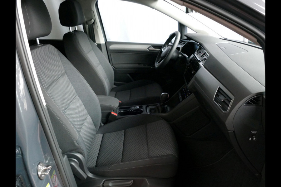 Volkswagen Touran 1.5 TSI 150PK 7P CARPLAY NAVI CAMERA LED ELEK.KLEP VIR.COCKPIT DODE.HOEK DET. STOELVERW KEYLESS 7P 7PERS 11/2024 "Volkswagen rijden begint bij Topautos.nl – 75 topmodellen direct op voorraad!" Volkswagen Touran 1.5 TSI 150PK 7P CARPLAY NAVI CAMERA LED ELEK.KLEP VIR.COCKPIT DODE.HOEK DET. STOELVERW KEYLESS 7P 7PERS 11/2024 "Volkswagen rijden begint bij Topautos.nl – 75 topmodellen direct op voorraad!"
