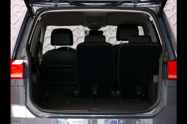 Volkswagen Touran 1.5 TSI 150PK 7P CARPLAY NAVI CAMERA LED ELEK.KLEP VIR.COCKPIT DODE.HOEK DET. STOELVERW KEYLESS 7P 7PERS 11/2024 "Volkswagen rijden begint bij Topautos.nl – 75 topmodellen direct op voorraad!" Volkswagen Touran 1.5 TSI 150PK 7P CARPLAY NAVI CAMERA LED ELEK.KLEP VIR.COCKPIT DODE.HOEK DET. STOELVERW KEYLESS 7P 7PERS 11/2024 "Volkswagen rijden begint bij Topautos.nl – 75 topmodellen direct op voorraad!"