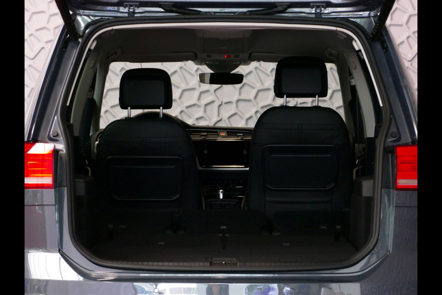 Volkswagen Touran 1.5 TSI 150PK 7P CARPLAY NAVI CAMERA LED ELEK.KLEP VIR.COCKPIT DODE.HOEK DET. STOELVERW KEYLESS 7P 7PERS 11/2024 "Volkswagen rijden begint bij Topautos.nl – 75 topmodellen direct op voorraad!" Volkswagen Touran 1.5 TSI 150PK 7P CARPLAY NAVI CAMERA LED ELEK.KLEP VIR.COCKPIT DODE.HOEK DET. STOELVERW KEYLESS 7P 7PERS 11/2024 "Volkswagen rijden begint bij Topautos.nl – 75 topmodellen direct op voorraad!"