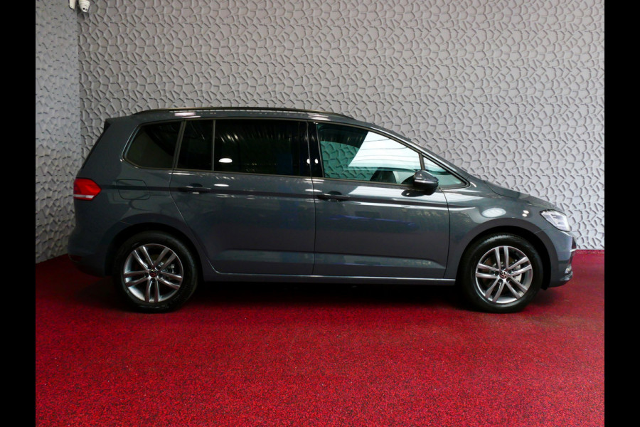 Volkswagen Touran 1.5 TSI 150PK 7P CARPLAY NAVI CAMERA LED ELEK.KLEP VIR.COCKPIT DODE.HOEK DET. STOELVERW KEYLESS 7P 7PERS 11/2024 "Volkswagen rijden begint bij Topautos.nl – 75 topmodellen direct op voorraad!" Volkswagen Touran 1.5 TSI 150PK 7P CARPLAY NAVI CAMERA LED ELEK.KLEP VIR.COCKPIT DODE.HOEK DET. STOELVERW KEYLESS 7P 7PERS 11/2024 "Volkswagen rijden begint bij Topautos.nl – 75 topmodellen direct op voorraad!"
