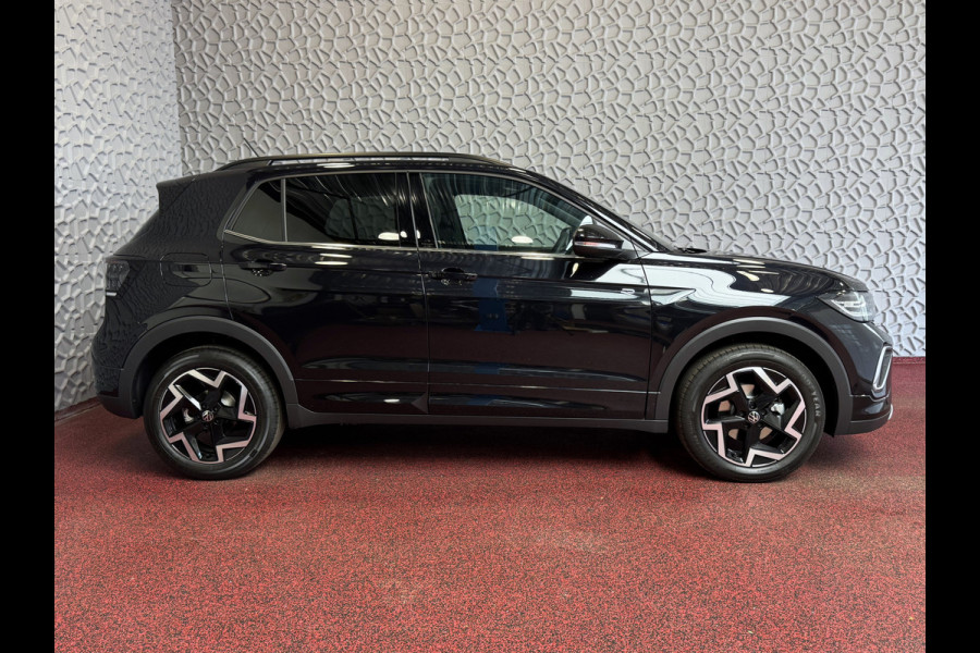 Volkswagen T-Cross ✅NIEUWE AUTO✅ TSI 115PK R-LINE EDITION TREKHAAK LED LMV IQ CAMERA STOELVERW ✅2025✅ "Volkswagen rijden begint bij Topautos.nl – 75 topmodellen direct op voorraad!"