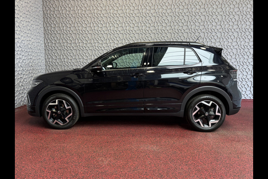 Volkswagen T-Cross ✅NIEUWE AUTO✅ TSI 115PK R-LINE EDITION TREKHAAK LED LMV IQ CAMERA STOELVERW ✅2025✅ "Volkswagen rijden begint bij Topautos.nl – 75 topmodellen direct op voorraad!"