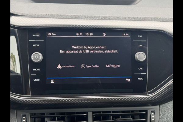 Volkswagen T-Cross 1.0 TSI Automaat R-Line * Camera * Led * CarPlay