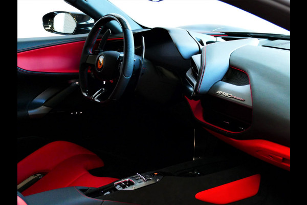 Ferrari SF90 Stradale 4.0 V8 1000PK / INCL BTW/BPM CARBON SEATS/STUUR LIFT CARPLAY AFS CAMERA
