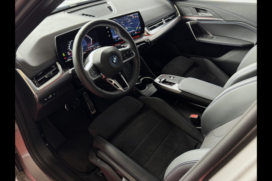 BMW X1 XDRIVE 25E M-SPORT LED ELEK.KLEP NAVI STOELVERW M-SHADOW LINE CARPLAY/ANDROID ZWARTE.HEMEL PHEV PLUG IN HYBRID AWD 4X4 4WD BMW X1 XDRIVE 25E M-SPORT LED ELEK.KLEP NAVI STOELVERW M-SHADOW LINE CARPLAY/ANDROID ZWARTE.HEMEL PHEV PLUG IN HYBRID AWD 4X4 4WD