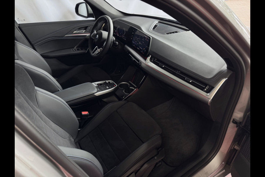 BMW X1 XDRIVE 25E M-SPORT LED ELEK.KLEP NAVI STOELVERW M-SHADOW LINE CARPLAY/ANDROID ZWARTE.HEMEL PHEV PLUG IN HYBRID AWD 4X4 4WD BMW X1 XDRIVE 25E M-SPORT LED ELEK.KLEP NAVI STOELVERW M-SHADOW LINE CARPLAY/ANDROID ZWARTE.HEMEL PHEV PLUG IN HYBRID AWD 4X4 4WD