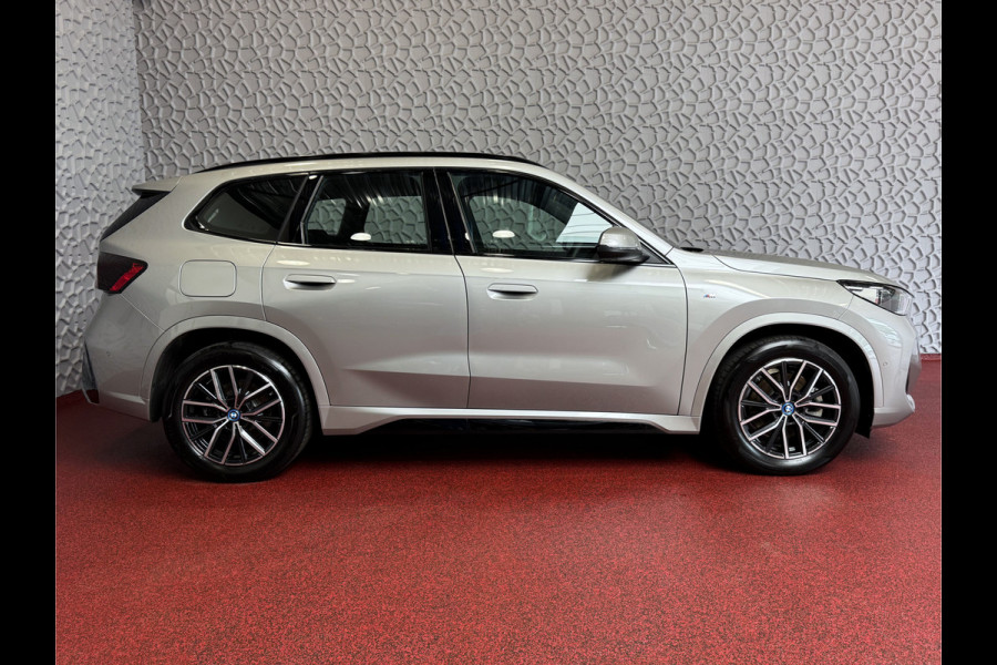 BMW X1 XDRIVE 25E M-SPORT LED ELEK.KLEP NAVI STOELVERW M-SHADOW LINE CARPLAY/ANDROID ZWARTE.HEMEL PHEV PLUG IN HYBRID AWD 4X4 4WD BMW X1 XDRIVE 25E M-SPORT LED ELEK.KLEP NAVI STOELVERW M-SHADOW LINE CARPLAY/ANDROID ZWARTE.HEMEL PHEV PLUG IN HYBRID AWD 4X4 4WD
