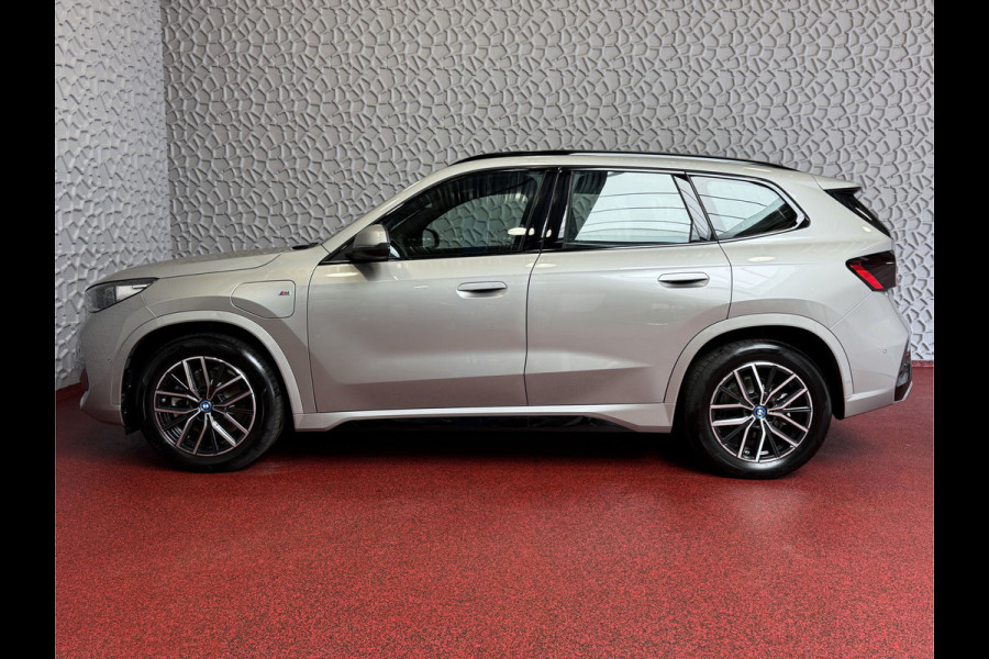 BMW X1 XDRIVE 25E M-SPORT LED ELEK.KLEP NAVI STOELVERW M-SHADOW LINE CARPLAY/ANDROID ZWARTE.HEMEL PHEV PLUG IN HYBRID AWD 4X4 4WD BMW X1 XDRIVE 25E M-SPORT LED ELEK.KLEP NAVI STOELVERW M-SHADOW LINE CARPLAY/ANDROID ZWARTE.HEMEL PHEV PLUG IN HYBRID AWD 4X4 4WD