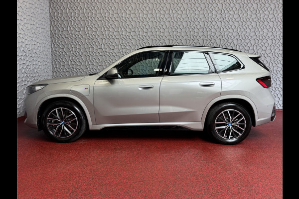 BMW X1 XDRIVE 25E M-SPORT LED ELEK.KLEP NAVI STOELVERW M-SHADOW LINE CARPLAY/ANDROID ZWARTE.HEMEL PHEV PLUG IN HYBRID AWD 4X4 4WD BMW X1 XDRIVE 25E M-SPORT LED ELEK.KLEP NAVI STOELVERW M-SHADOW LINE CARPLAY/ANDROID ZWARTE.HEMEL PHEV PLUG IN HYBRID AWD 4X4 4WD