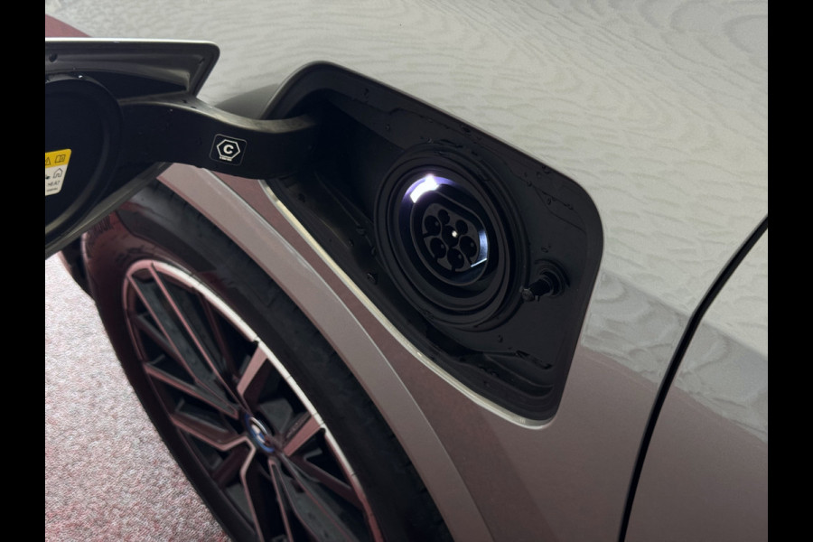 BMW X1 XDRIVE 25E M-SPORT LED ELEK.KLEP NAVI STOELVERW M-SHADOW LINE CARPLAY/ANDROID ZWARTE.HEMEL PHEV PLUG IN HYBRID AWD 4X4 4WD BMW X1 XDRIVE 25E M-SPORT LED ELEK.KLEP NAVI STOELVERW M-SHADOW LINE CARPLAY/ANDROID ZWARTE.HEMEL PHEV PLUG IN HYBRID AWD 4X4 4WD