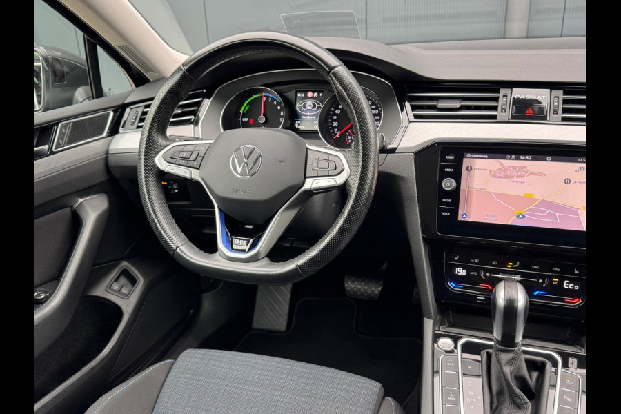 Volkswagen Passat Variant 1.4 TSI PHEV GTE * Trekhaak * Head-up Display * Matrix Led * Side Assist *