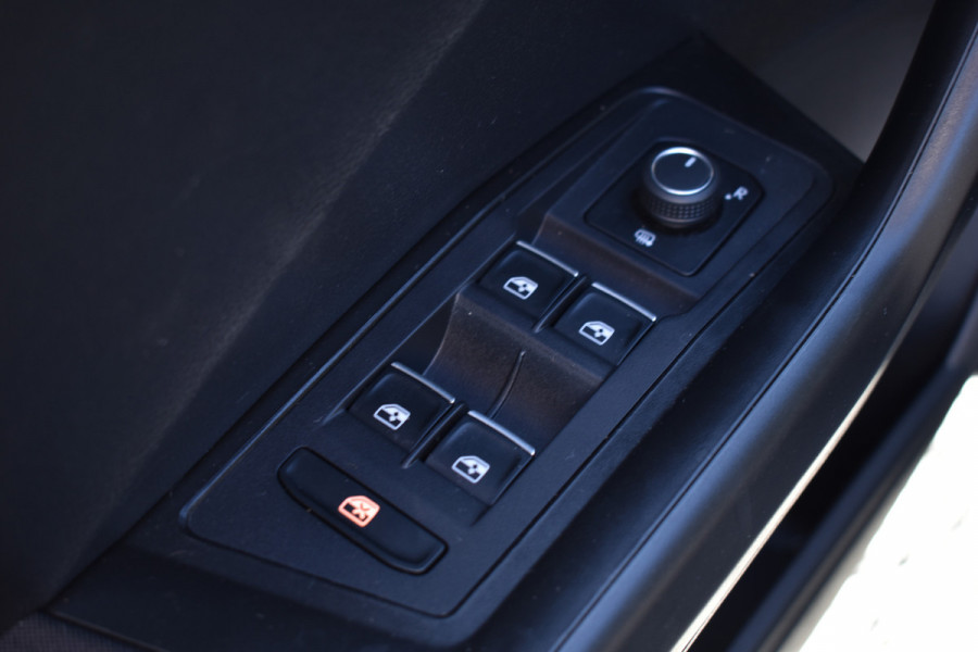 Volkswagen T-Roc 1.5 TSI 150PK DSG Style NAVI/PDC/CARPLAY
