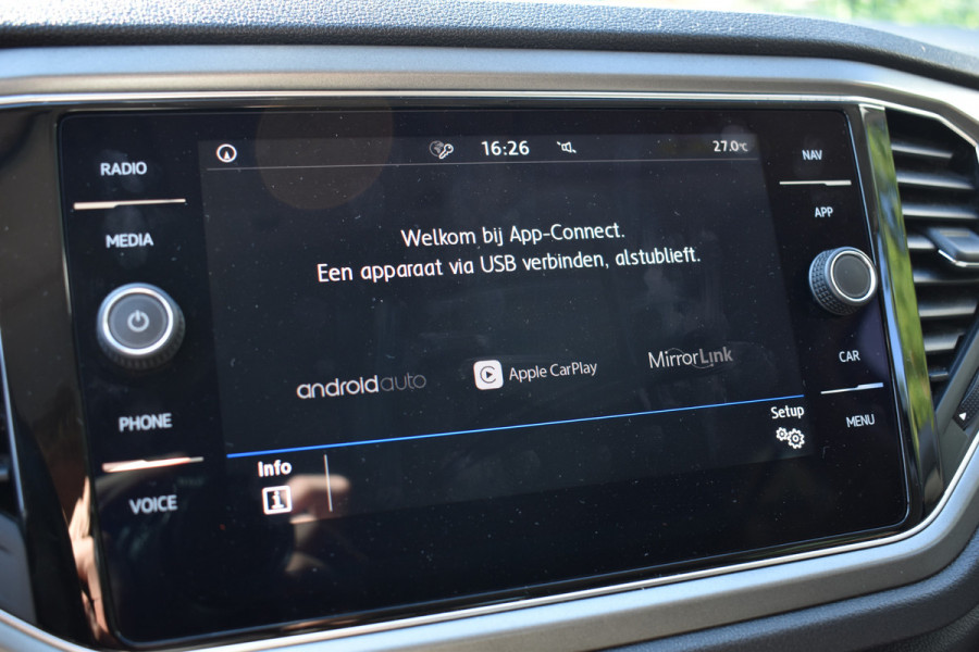 Volkswagen T-Roc 1.5 TSI 150PK DSG Style NAVI/PDC/CARPLAY