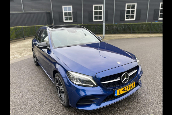 Mercedes-Benz C-Klasse Estate 300 e Hybride AMG NIGHT-PAKKET PANORAMADAK 360" CAMERA TREKHAAK Mercedes-Benz C-Klasse Estate 300 e Hybride AMG NIGHT-PAKKET PANORAMADAK 360" CAMERA TREKHAAK