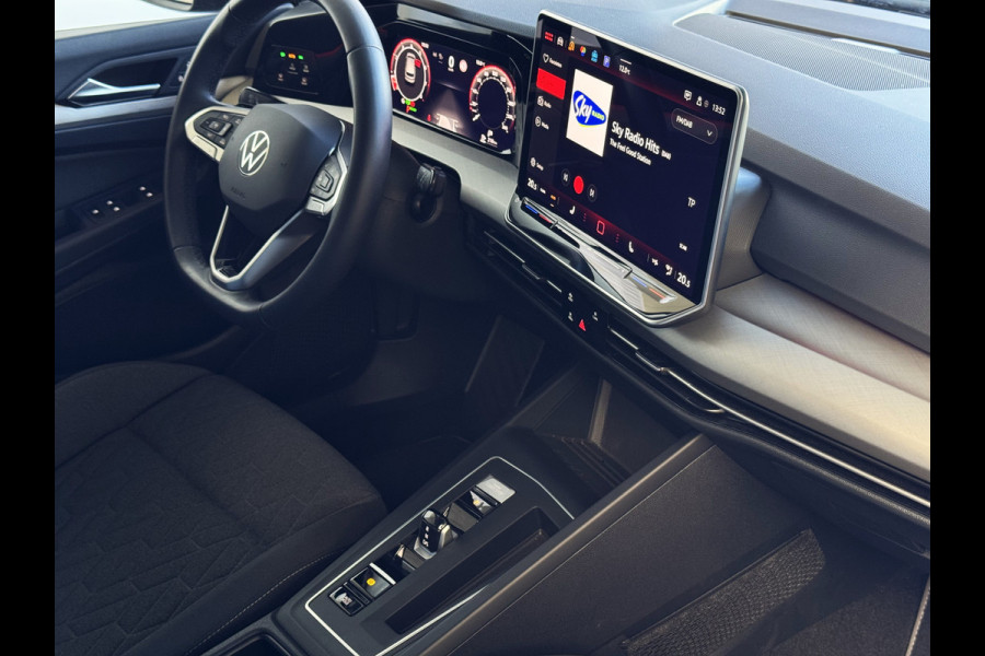Volkswagen Golf ✅1.5eTSI 150 PK✅ EDITION LED CARPLAY NAVI CAMERA STOEL/STUUR VERW KEYLESS MHEV "Volkswagen rijden begint bij Topautos.nl – 75 topmodellen direct op voorraad!"