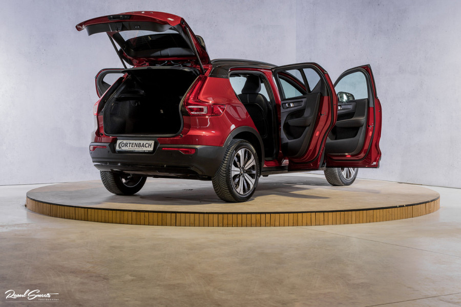 Volvo XC40 1.5 T4 Plug-in hybrid Ultimate Dark | Panorama dak | Zwenkbare trekhaak | Adaptieve cruise | Harman Kardon | Volvo XC40 1.5 T4 Plug-in hybrid Ultimate Dark | Panorama dak | Zwenkbare trekhaak | Adaptieve cruise | Harman Kardon |