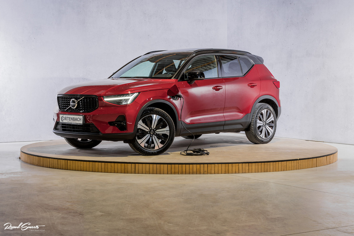 Volvo XC40 1.5 T4 Plug-in hybrid Ultimate Dark | Panorama dak | Zwenkbare trekhaak | Adaptieve cruise | Harman Kardon | Volvo XC40 1.5 T4 Plug-in hybrid Ultimate Dark | Panorama dak | Zwenkbare trekhaak | Adaptieve cruise | Harman Kardon |