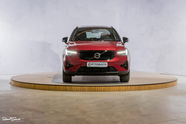 Volvo XC40 1.5 T4 Plug-in hybrid Ultimate Dark | Panorama dak | Zwenkbare trekhaak | Adaptieve cruise | Harman Kardon | Volvo XC40 1.5 T4 Plug-in hybrid Ultimate Dark | Panorama dak | Zwenkbare trekhaak | Adaptieve cruise | Harman Kardon |