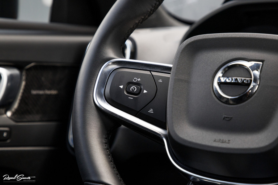 Volvo XC40 1.5 T4 Plug-in hybrid Ultimate Dark | Panorama dak | Zwenkbare trekhaak | Adaptieve cruise | Harman Kardon | Volvo XC40 1.5 T4 Plug-in hybrid Ultimate Dark | Panorama dak | Zwenkbare trekhaak | Adaptieve cruise | Harman Kardon |