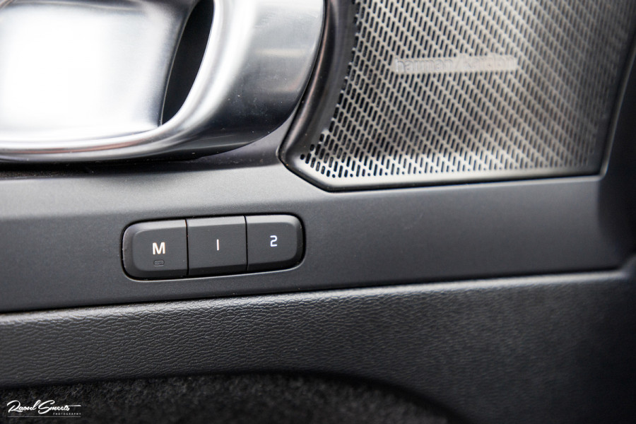 Volvo XC40 1.5 T4 Plug-in hybrid Ultimate Dark | Panorama dak | Zwenkbare trekhaak | Adaptieve cruise | Harman Kardon | Volvo XC40 1.5 T4 Plug-in hybrid Ultimate Dark | Panorama dak | Zwenkbare trekhaak | Adaptieve cruise | Harman Kardon |