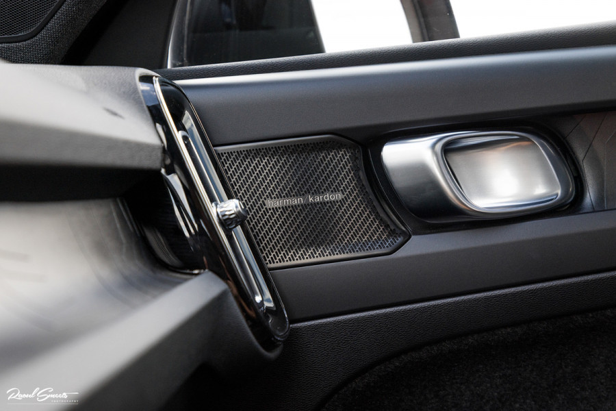 Volvo XC40 1.5 T4 Plug-in hybrid Ultimate Dark | Panorama dak | Zwenkbare trekhaak | Adaptieve cruise | Harman Kardon | Volvo XC40 1.5 T4 Plug-in hybrid Ultimate Dark | Panorama dak | Zwenkbare trekhaak | Adaptieve cruise | Harman Kardon |